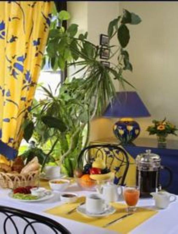Hotel Central Лориан Екстериор снимка